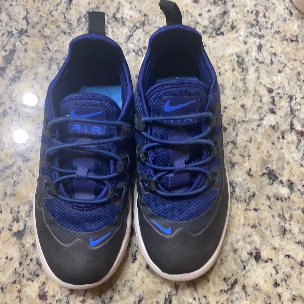Toddler boys size 10 air Nike